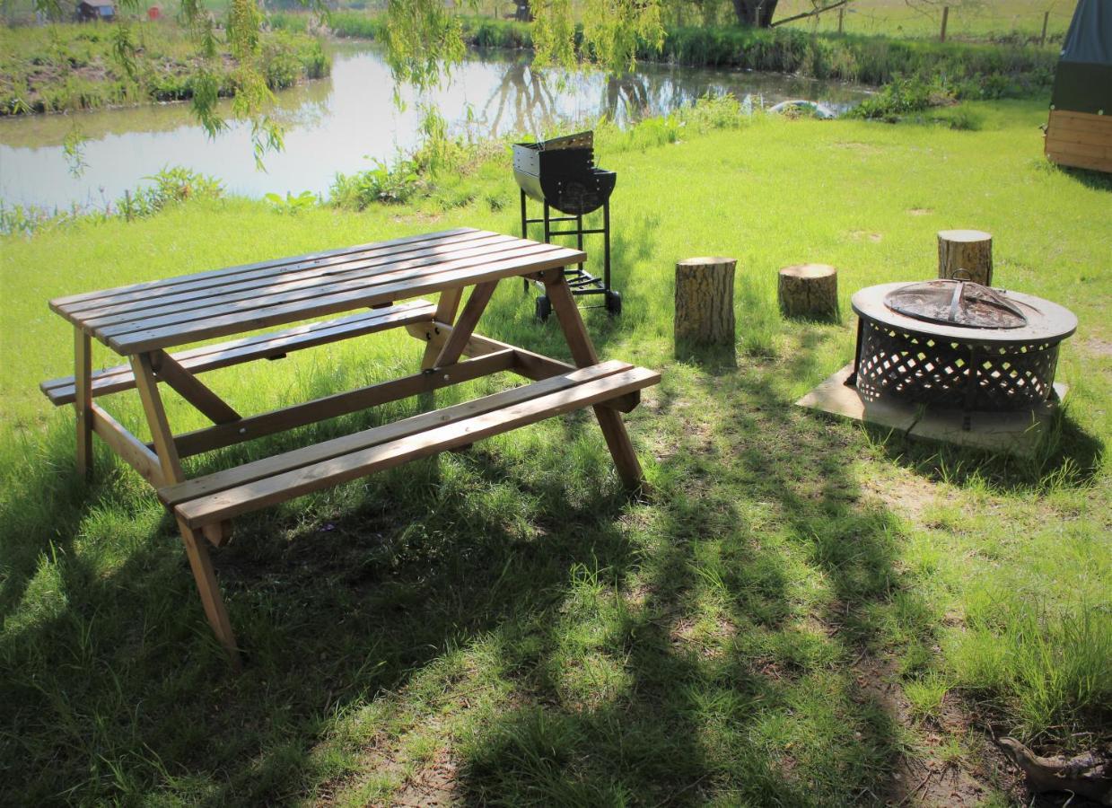 Rum Bridge "Owl Watch" Wooden Tipi Hotell Sudbury  Exteriör bild